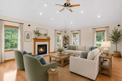 26 Shakespeare St, Tyngsborough, MA 01879 - Photo 8