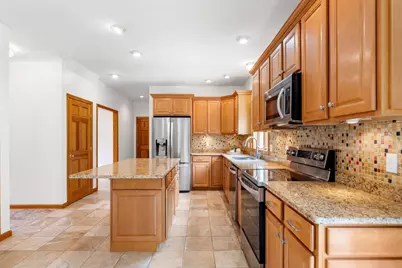 26 Shakespeare St, Tyngsborough, MA 01879 - Photo 4