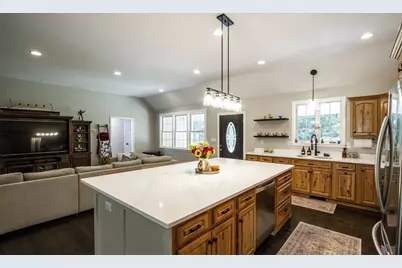 47 E Baylies Rd, Charlton, MA 01507 - Photo 8