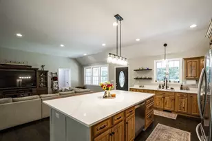 47 E Baylies Rd, Charlton, MA 01507 - Photo 8