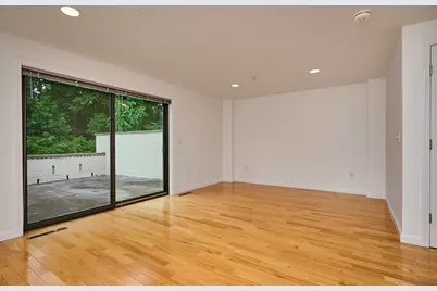 8 Emerson Ct #8, Amherst, MA 01002 - Photo 4