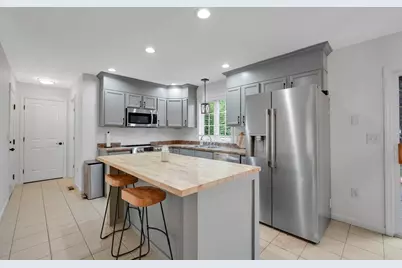188 Wollaston St, Springfield, MA 01119 - Photo 8