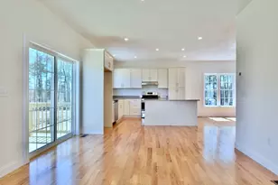 22D Crownshield, Uxbridge, MA 01569 - Photo 8