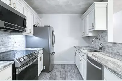 65 Centre St #12, Lynn, MA 01905 - Photo 6