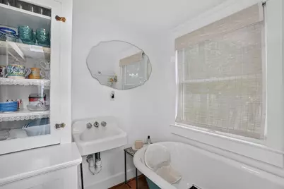 27 Laurel Avenue, Oak Bluffs, MA 02557 - Photo 18