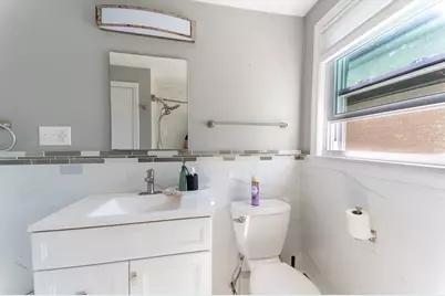 37 Maple Ave, Woburn, MA 01801 - Photo 10