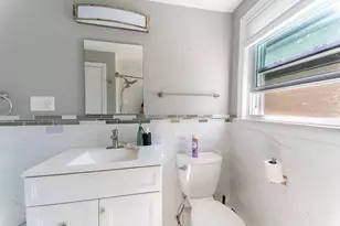 37 Maple Ave, Woburn, MA 01801 - Photo 10