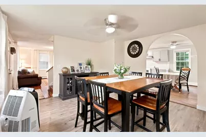 11 Elmwood Dr, Berkley, MA 02779 - Photo 8
