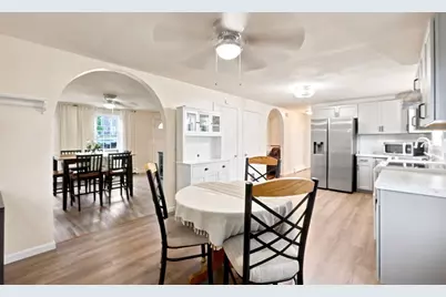 11 Elmwood Dr, Berkley, MA 02779 - Photo 6