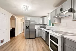 11 Elmwood Dr, Berkley, MA 02779 - Photo 4