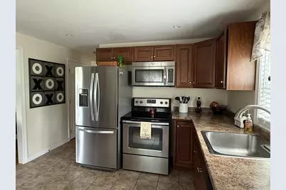 98 Indian Run Rd, Bellingham, MA 02019 - Photo 2