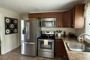98 Indian Run Rd, Bellingham, MA 02019 - Photo 2