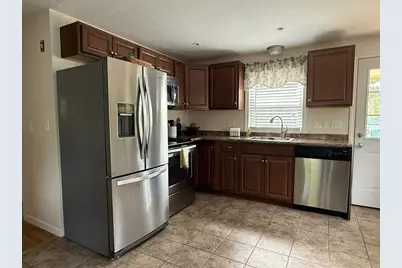 98 Indian Run Rd, Bellingham, MA 02019 - Photo 4