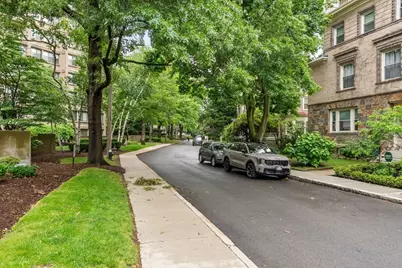7 Regent Cir #3, Brookline, MA 02445 - Photo 18