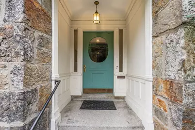 7 Regent Cir #3, Brookline, MA 02445 - Photo 2