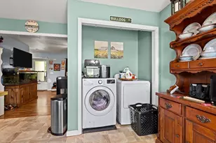 25 Beacon St, Amesbury, MA 01913 - Photo 26