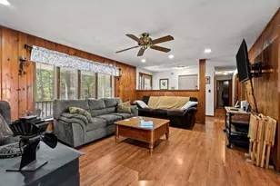 25 Beacon St, Amesbury, MA 01913 - Photo 6