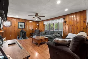 25 Beacon St, Amesbury, MA 01913 - Photo 4