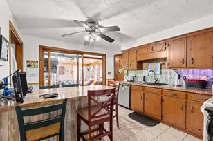 25 Beacon St, Amesbury, MA 01913 - Photo 18
