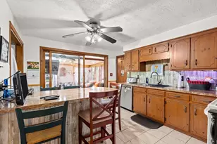 25 Beacon St, Amesbury, MA 01913 - Photo 10