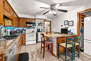 25 Beacon St, Amesbury, MA 01913 - Photo 16