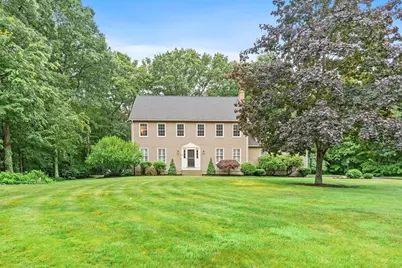 39 Jackson Cir, Franklin, MA 02038 - Photo 2