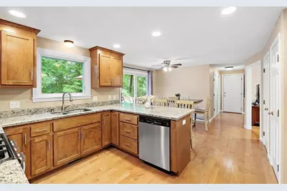 39 Jackson Cir, Franklin, MA 02038 - Photo 6