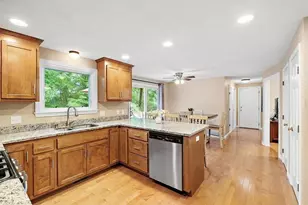 39 Jackson Cir, Franklin, MA 02038 - Photo 6