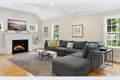 7 Davis Rd, Bedford, MA 01730 - Photo 8