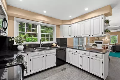 9 Hammersmith Dr, Saugus, MA 01906 - Photo 8