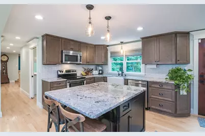 7 Stuart Pl, Westfield, MA 01085 - Photo 4