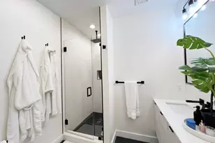 360 Meridian St, Boston, MA 02128 - Photo 16