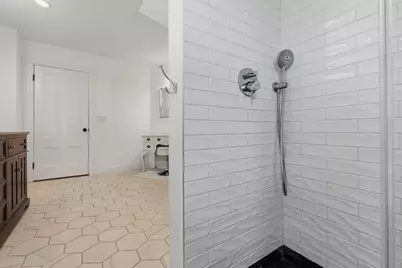 32 Ocean St, Beverly, MA 01915 - Photo 18