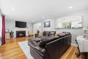 47 Brook Dr, Lynnfield, MA 01940 - Photo 2