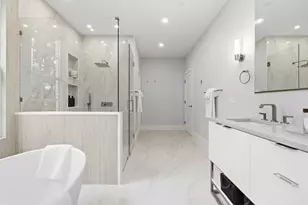 8 Lawrence St, Boston, MA 02129 - Photo 18