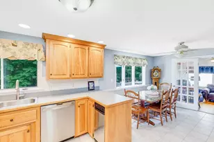 33 Farnham Rd, Rowley, MA 01969 - Photo 4