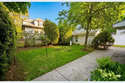 69 Charlemont St, Newton, MA 02461 - Photo 4