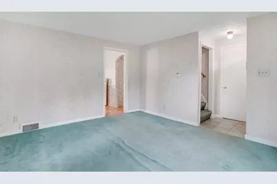 328 Hartwick, Springfield, MA 01108 - Photo 6