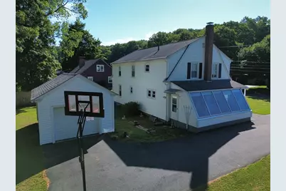 8 Lillian St, Greenfield, MA 01301 - Photo 4