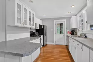 25 Cross St, Belmont, MA 02478 - Photo 2