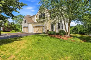 39 Frostpane Ln, Hopkinton, MA 01748 - Photo 2