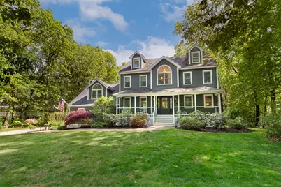 8 Upton St, Dunstable, MA 01827 - Photo 2