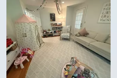 124 Pilgrim Rd, Wellesley, MA 02481 - Photo 10