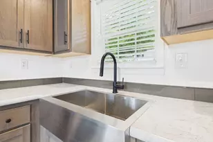 2 4th Ave, Ware, MA 01082 - Photo 10