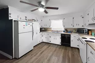17 Vincent Dr, West Springfield, MA 01089 - Photo 8