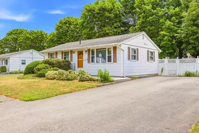 20 Pine Hill Ter, Rockland, MA 02370 - Photo 2