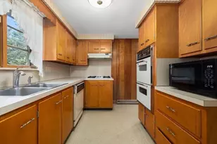 27 Hinsdale St, Swansea, MA 02777 - Photo 16