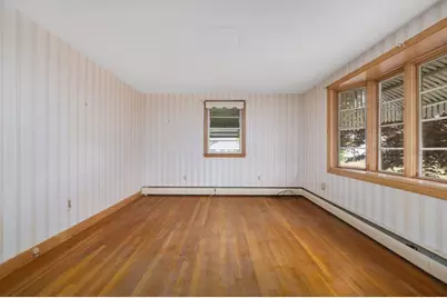 27 Hinsdale St, Swansea, MA 02777 - Photo 8