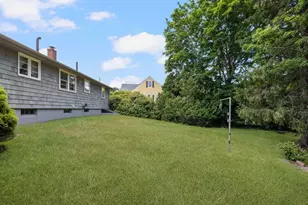 27 Hinsdale St, Swansea, MA 02777 - Photo 30