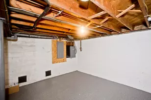 326 Dewey St, West Springfield, MA 01089 - Photo 20